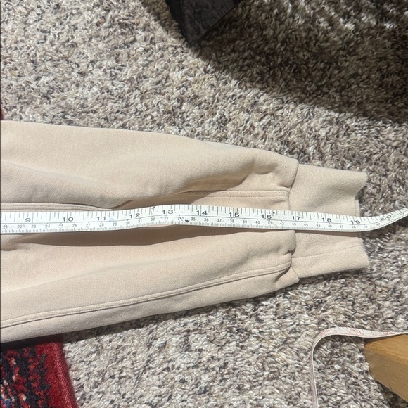 Lululemon Men's Cream Sweatshirt - Picture 8 of 9